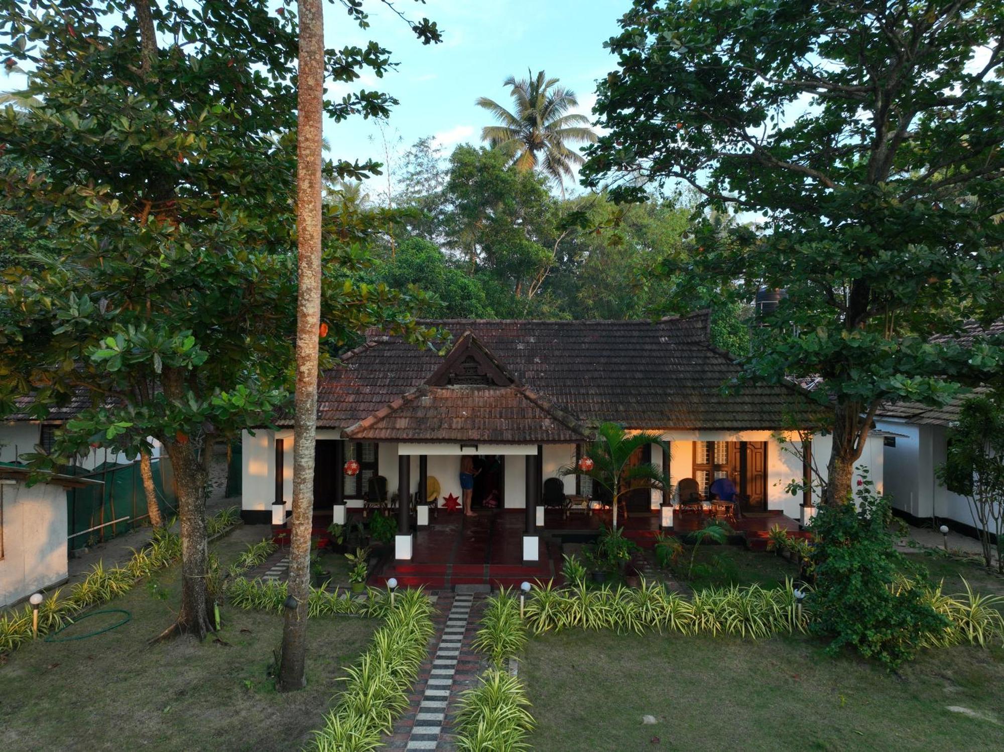 Marari SeaLap Beach Villas Mararikulam Bagian luar foto